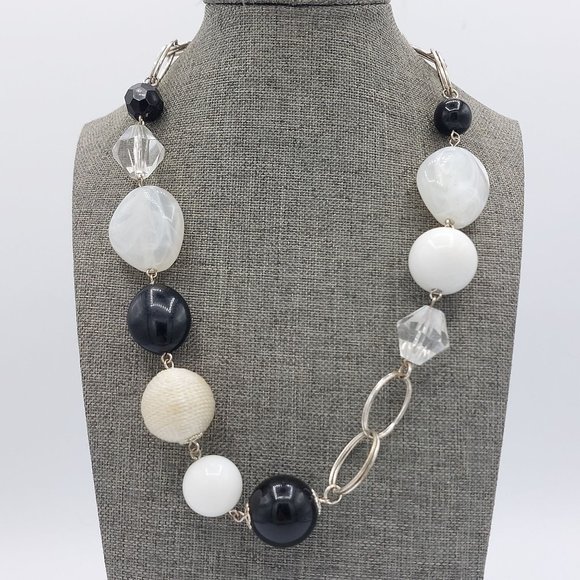 Black White Beaded Necklace Asymmetrical Silver Toned Chain Resin Beads 21" Long - Picture 3 of 11